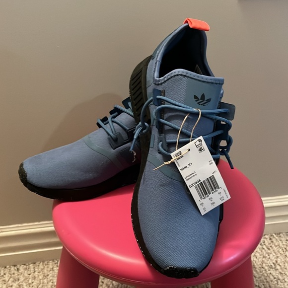NWT adidas NMD R1 men’s running shoes in size 9.5 - Picture 3 of 14